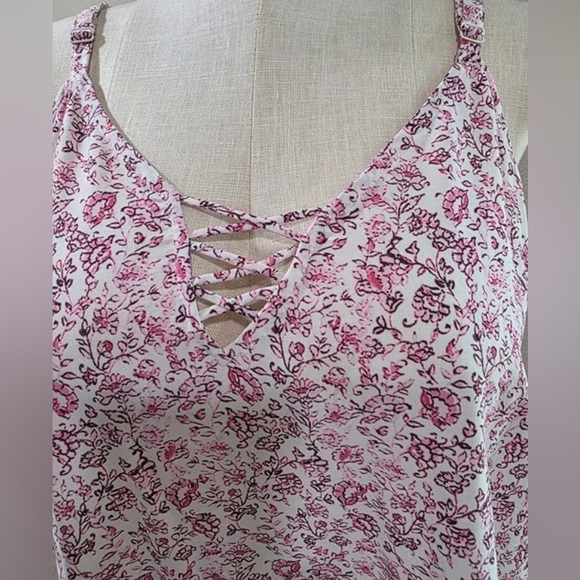 Floral Lace-Up Camisole in Pink and Gray - Picture 2 of 9